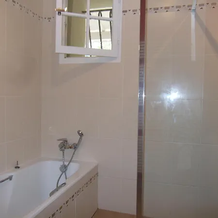 Le Domaine De Vert-bois, 4* *